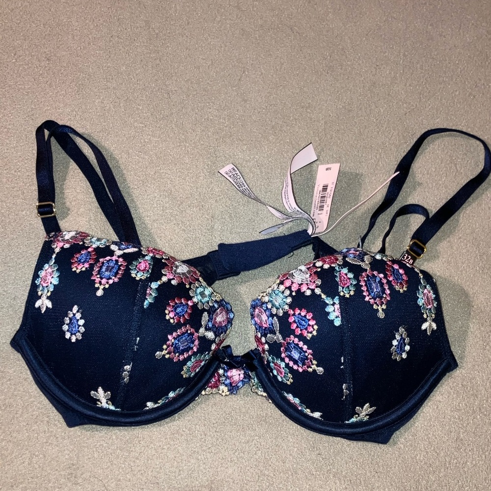 Victoria's Secret Dream Angels Bejeweled Embroidery Push Up Bra Size 32B